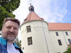Sadarbībā ar «SIXT Latvia» un «Toyota RAV4» (no 30 eiro dienā) ceļojam uz Jaunpils pili 29