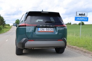Sadarbībā ar «SIXT Latvia» un «Toyota RAV4» (no 30 eiro dienā) ceļojam uz Jaunpils pili 30