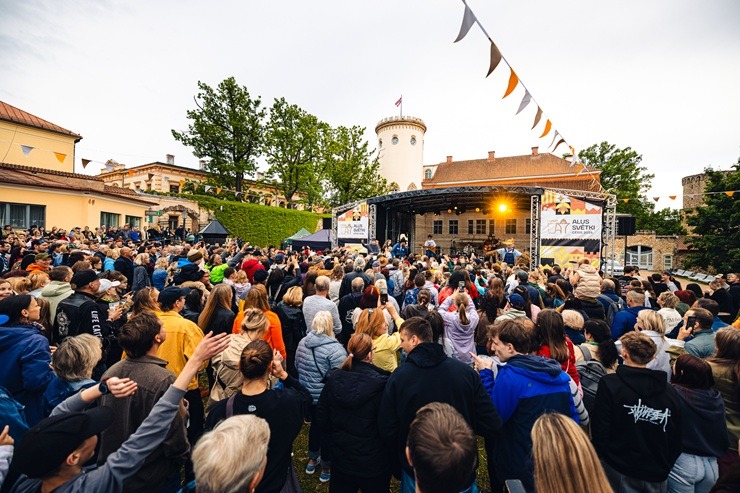 Cēsis atkal miestiņa varā - nosvinēti Alus svētki 394489