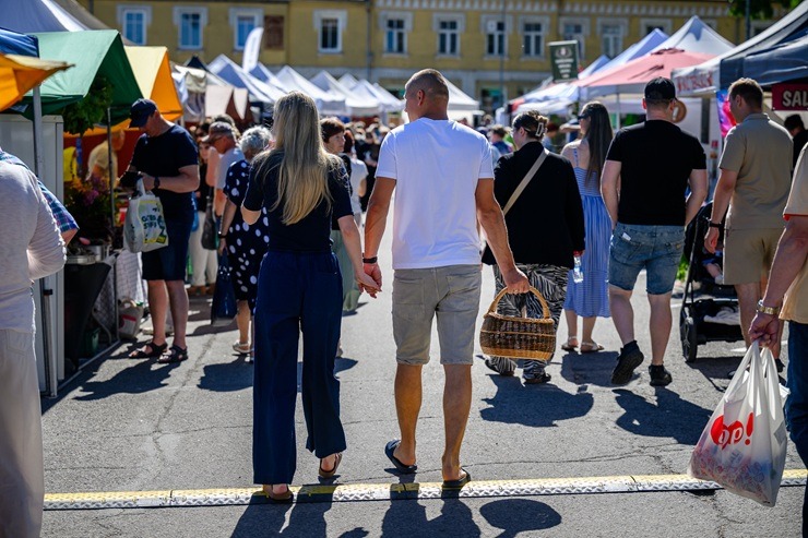 Smiltenē košs un svētku noskaņās -  Līgo tirdziņš 394576