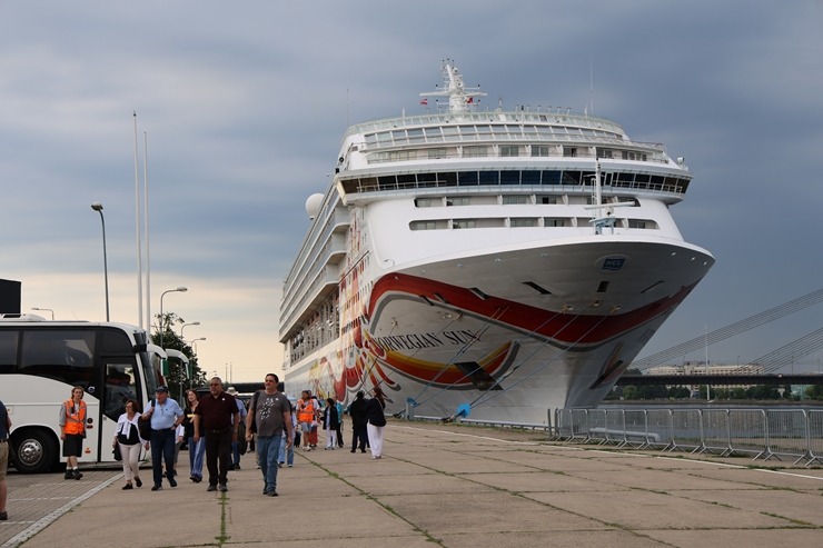 Rīgā pirmo reizi ienāk kruīzu kuģis «Norwegian Sun» un iepazīstam to sadarbībā ar «SIXT Latvija» un Volvo XC90 no 55 eiro dienā 394592
