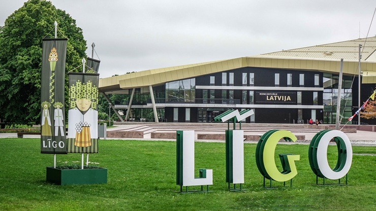 Saulgriežu elpa pilsētvidē – Ventspils Jāņu rotās 394650