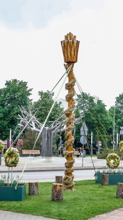 Saulgriežu elpa pilsētvidē – Ventspils Jāņu rotās 394640