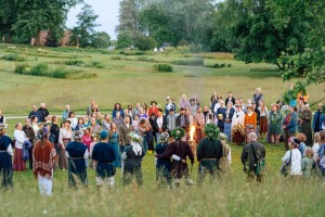 Turaidas muzejrezervātā ar dziesmām, darbnīcām un saulgriežu rituāliem aizvadīta Jāņu diena - Foto