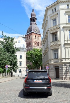 Sadarbībā ar «SIXT Latvia» un «Volvo XC90» (no 55 eiro dienā) apceļojam Latvijas galvaspilsētu 3