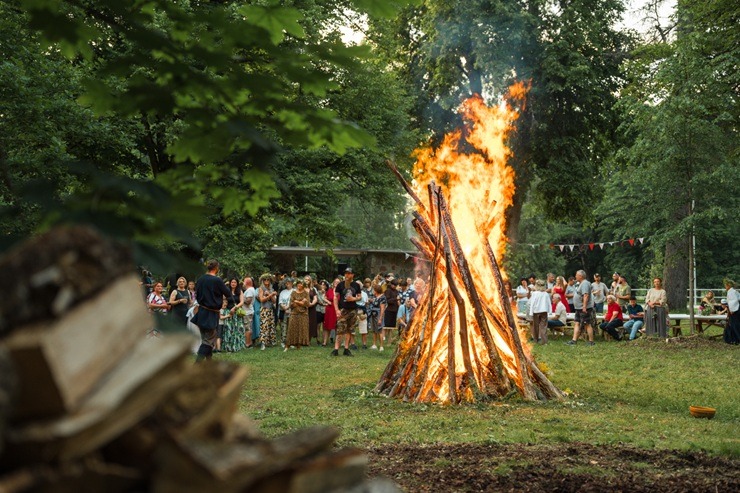 Ieskandina «Liepāja – Eiropas kultūras galvaspilsēta 2027» projektu «Ziemeļu saulgrieži» Dienvidkurzemē 394861