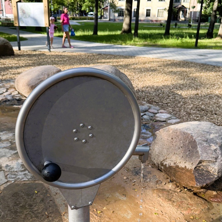 Iespaidīgas pārvērtības - Jēkabpilī atklāts atjaunotais Krustpils parks 394950