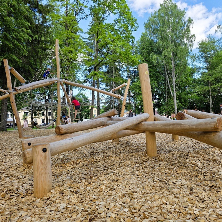 Iespaidīgas pārvērtības - Jēkabpilī atklāts atjaunotais Krustpils parks 394943