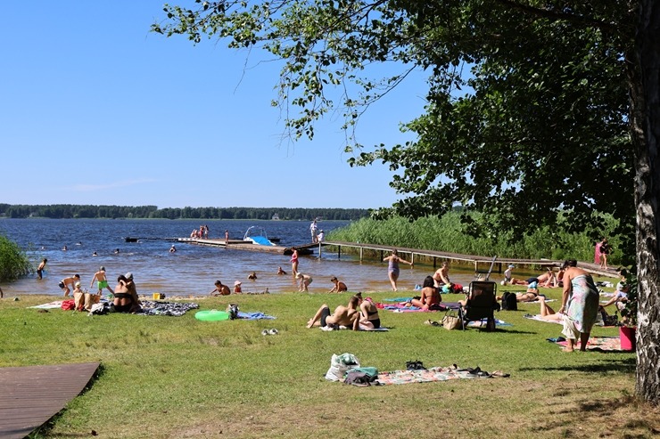 Sadarbībā ar «Europcar Latvia» apmeklējam izcilu vietu Pierīgā vasaras karstumā - viesnīcas «Baltvilla» pludmali Baltezera krastā 395055