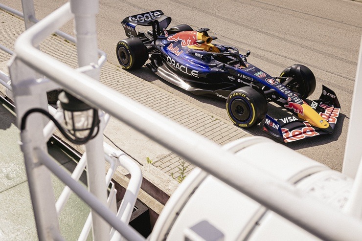 Red Bull F-1 īpašā foto sesijā viesojas Liepājā un Kuldīgā 395162