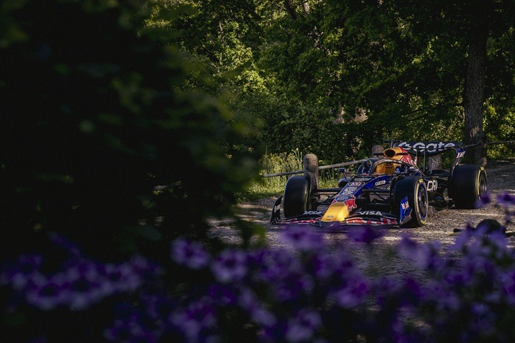 Red Bull F-1 īpašā foto sesijā viesojas Liepājā un Kuldīgā 395157