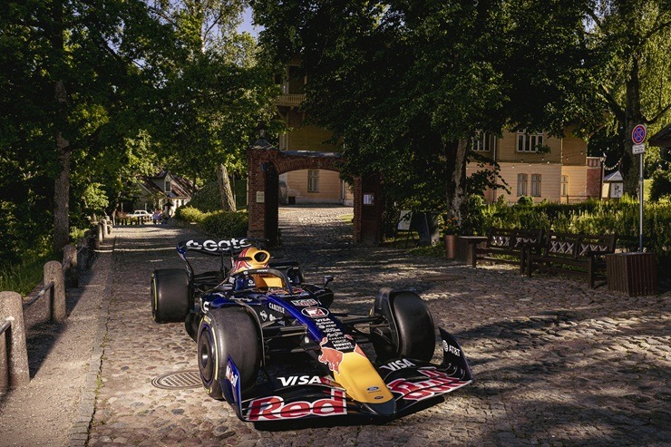 Red Bull F-1 īpašā foto sesijā viesojas Liepājā un Kuldīgā 395161