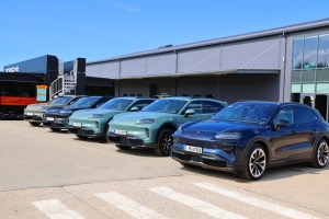 «Cayenne Road Show 2026» ietvaros dažādās trasēs iepazīstam jauno «Porsche Cayenne Electric» un «Porsche 911» modeļus 2