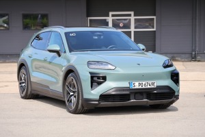 «Cayenne Road Show 2026» ietvaros dažādās trasēs iepazīstam jauno «Porsche Cayenne Electric» un «Porsche 911» modeļus 20