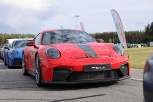 «Cayenne Road Show 2026» ietvaros dažādās trasēs iepazīstam jauno «Porsche Cayenne Electric» un «Porsche 911» modeļus 36