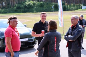«Cayenne Road Show 2026» ietvaros dažādās trasēs iepazīstam jauno «Porsche Cayenne Electric» un «Porsche 911» modeļus 41