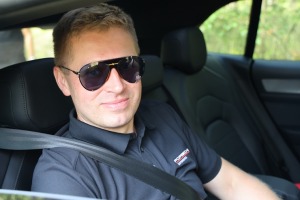«Cayenne Road Show 2026» ietvaros dažādās trasēs iepazīstam jauno «Porsche Cayenne Electric» un «Porsche 911» modeļus 47