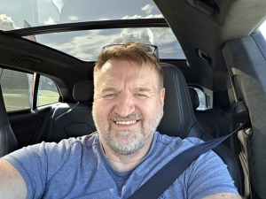 «Cayenne Road Show 2026» ietvaros dažādās trasēs iepazīstam jauno «Porsche Cayenne Electric» un «Porsche 911» modeļus 6