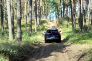 «Cayenne Road Show 2026» ietvaros dažādās trasēs iepazīstam jauno «Porsche Cayenne Electric» un «Porsche 911» modeļus 7
