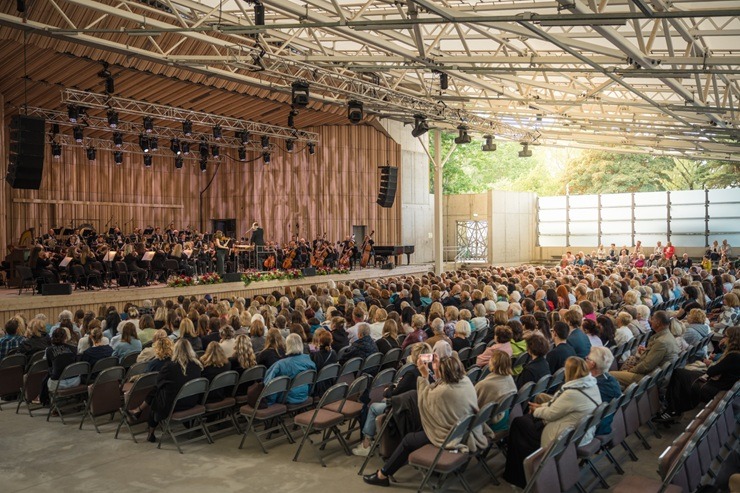 Uz «Pūt, vējiņi!» skatuves tiekas ar latviešu vijolniece Kristīne Balanas un franču pianists Likā Debargs 395381