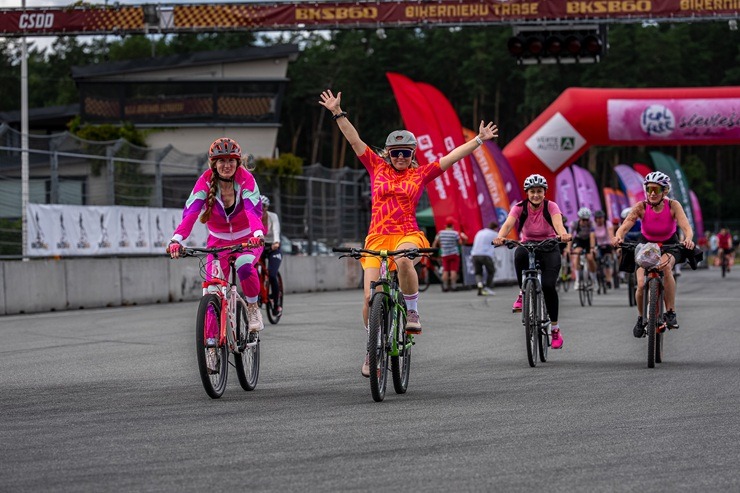 FeelFree Sieviešu Velo diena Biķerniekos pulcē teju 900 dalībnieču 395499