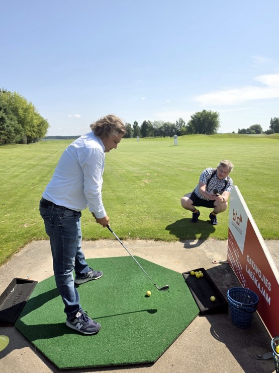 «Samsung» rīko aktīvu mediju dienu Rīgas golfa klubā «Ozo Golf Club» 395638