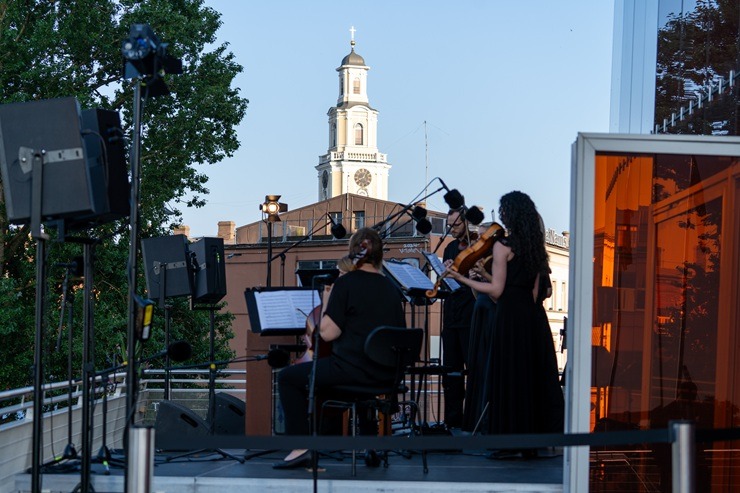 Liepājas koncertzāles muzikālais pikniks pulcē plašu klausītāju loku 395783