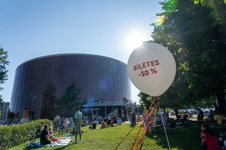 Liepājas koncertzāles muzikālais pikniks pulcē plašu klausītāju loku 395776