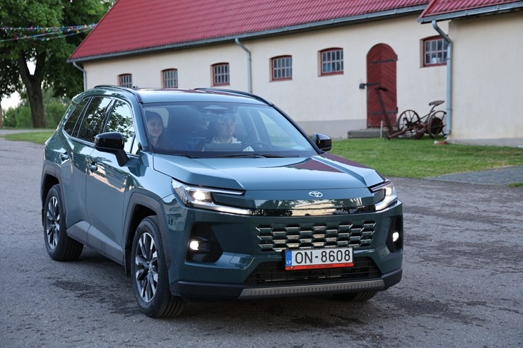 Apceļojam Latviju sadarbībā ar «SIXT Latvia» un «Toyota RAV4» (no 30 eiro dienā) 395839