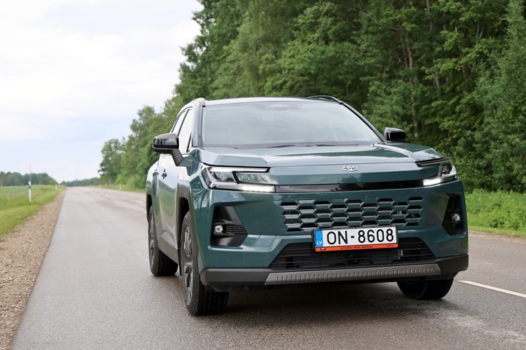 Apceļojam Latviju sadarbībā ar «SIXT Latvia» un «Toyota RAV4» (no 30 eiro dienā) 395816