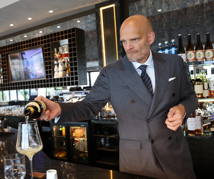 Izbaudām Vecrīgas viesnīcas «Grand Hotel Kempinski Riga» Michelin restorāna «Stage22 Bar & Restaurant» godalgoto vīna karti 396277