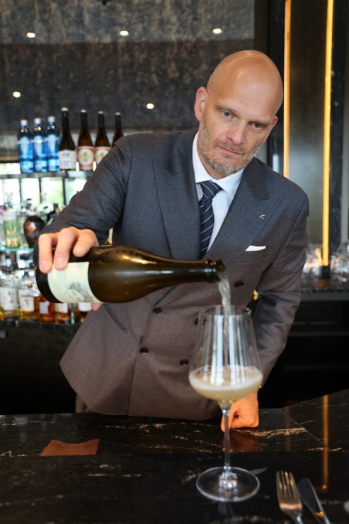 Izbaudām Vecrīgas viesnīcas «Grand Hotel Kempinski Riga» Michelin restorāna «Stage22 Bar & Restaurant» godalgoto vīna karti 396294