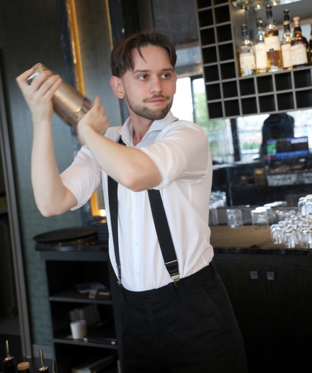 Izbaudām Vecrīgas viesnīcas «Grand Hotel Kempinski Riga» Michelin restorāna «Stage22 Bar & Restaurant» godalgoto vīna karti 396297
