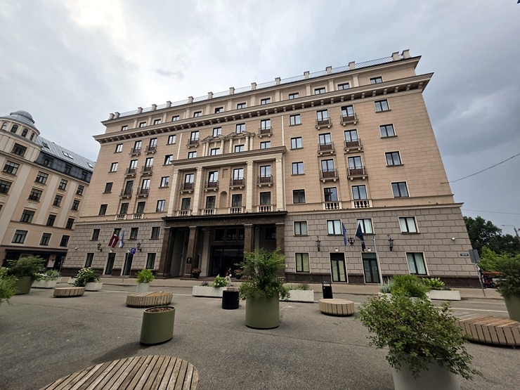 Izbaudām Vecrīgas viesnīcas «Grand Hotel Kempinski Riga» Michelin restorāna «Stage22 Bar & Restaurant» godalgoto vīna karti 396308