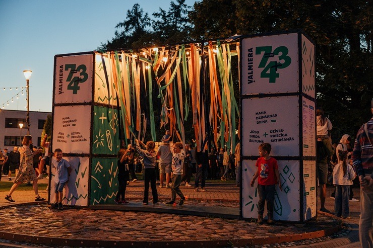 Valmiera vērienīgi svin 743. dzimšanas dienu 396335