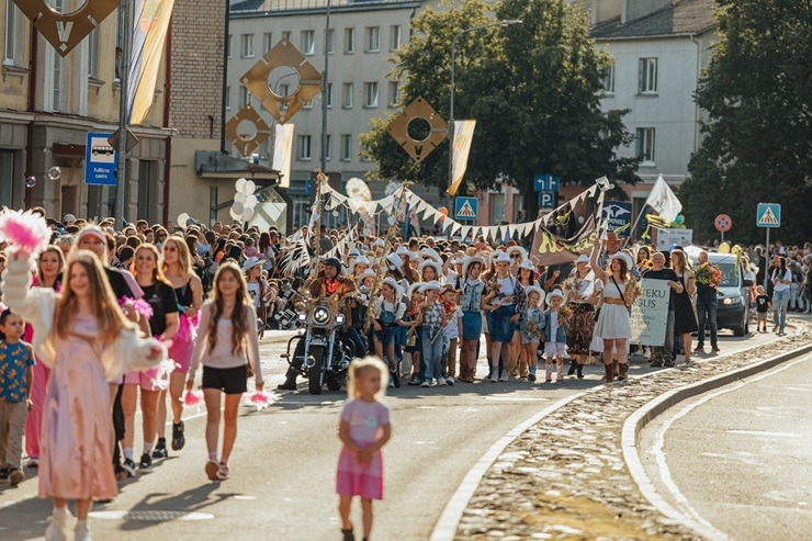 Valmiera vērienīgi svin 743. dzimšanas dienu 396330