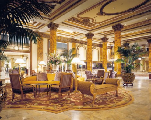 Trešo pozīciju ieņem viesnīca Fairmont (Sanfrancisko), kur 1945.gadā notika 50 pasaules valstu delegātu tikšanās un tika izveidota ANO. Bez tam viesnī 18855