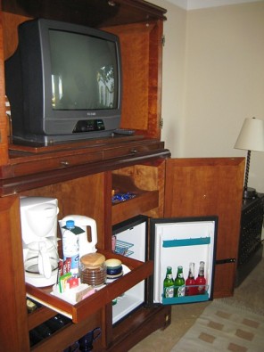 Numuruņos ir telefons, televizors, terase, interneta pieslēgums, DVD atskaņotājs (superior deluxe sutie, grand suite, royal suite), laikraksti, mini b 19503