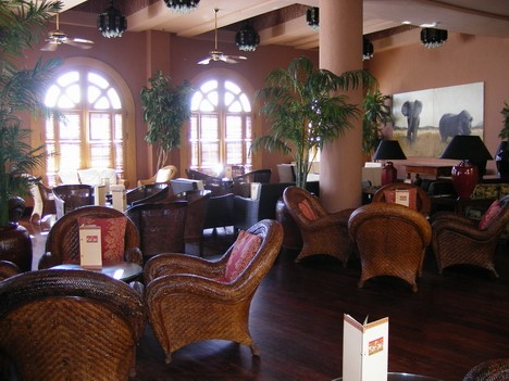 Viesnīcā atrodas restorāns, a la carte restorāns (internacionālā, itāļu, austrumu un zivju virtuve), 5 bāri, diskotēka, konferenču zāle, suvenīru veik Viesnīcā atrodas restorāns, a la carte restorāns (internacionālā, itāļu, austrumu un zivju virtuve), 5 bāri, diskotēka, konferenču zāle, suvenīru veik 20049