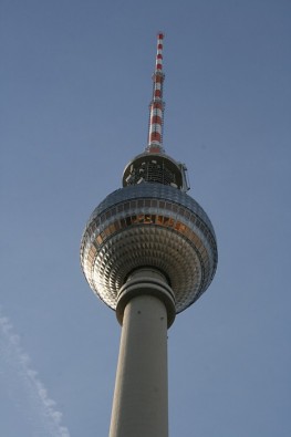 Berlīne ir nepilnu 2 stundu lidojumā no Rīgas. Sīka informācija par Berlīni ir pieejama internetā www.berlin-tourist-information.de Berlīne ir nepilnu 2 stundu lidojumā no Rīgas. Sīka informācija par Berlīni ir pieejama internetā www.berlin-tourist-information.de 20229