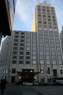Viena no Berlīnes modernākajām luksus viesnīcām www.ritzcarlton.com, 20237