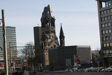 Berlīnes vēsturē sadzīvo jaunais ar veco. Izdevīgi apceļot Berlīni var ar pilsētas tūristu atlaižu karti www.berlin-welcomecard.de 20241