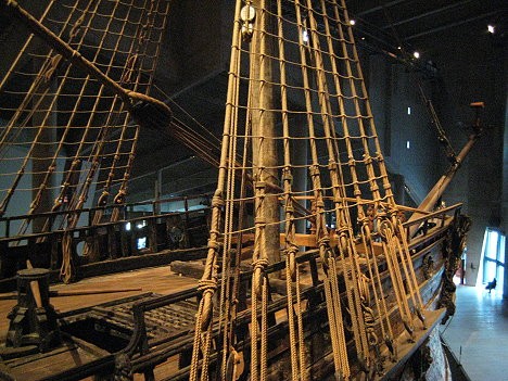 Līdz ar kuģi Vasa tika atklāti vairāk kā 14 000 koka objektu, ieskaitot 700 skulptūras. Katra no tām tika atsevišķi apstrādāta un pēc tam novietota sa Līdz ar kuģi Vasa tika atklāti vairāk kā 14 000 koka objektu, ieskaitot 700 skulptūras. Katra no tām tika atsevišķi apstrādāta un pēc tam novietota sa 21459