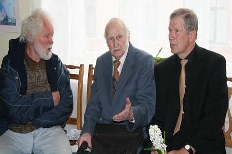 Mākslinieki Gunārs Balodis (no kreisās), Alfrēds Bruno Pugulis (pa vidu), Jānis Klancbergs (pa labi) Mākslinieki Gunārs Balodis (no kreisās), Alfrēds Bruno Pugulis (pa vidu), Jānis Klancbergs (pa labi) 21472