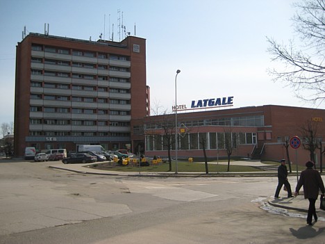 Rēzeknes pilsētas un rajona Tūrisma informācijas centrs atrodas Rēzeknē, viesnīcas Latgale telpās, proti, Atbrīvošanas alejā 98 Rēzeknes pilsētas un rajona Tūrisma informācijas centrs atrodas Rēzeknē, viesnīcas Latgale telpās, proti, Atbrīvošanas alejā 98 21488