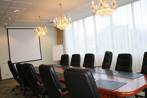Viesnīcā atrodas arī konferenču centrs ar vairākām zālēm. Viesnlaicīgi šeit iespējams rīkot konferenci 550 cilvēkiem Viesnīcā atrodas arī konferenču centrs ar vairākām zālēm. Viesnlaicīgi šeit iespējams rīkot konferenci 550 cilvēkiem 21675