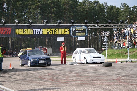Dažreiz necila izskata spēkrats spēj pārsteigt pat pieredzējušu autosportistu - līdzīgi kā leģendārais Kārlītis Remarka grāmatā Dažreiz necila izskata spēkrats spēj pārsteigt pat pieredzējušu autosportistu - līdzīgi kā leģendārais Kārlītis Remarka grāmatā