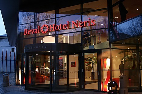 Bijušās viesnīcas Neris ēka ir rekonstruēta un pārbūvēta mūsdienu prasībām - Reval Hotel prasībām. Viesnīcu tīklam tagad Lietuvā ir 4 viesnīcas - Viļņ Bijušās viesnīcas Neris ēka ir rekonstruēta un pārbūvēta mūsdienu prasībām - Reval Hotel prasībām. Viesnīcu tīklam tagad Lietuvā ir 4 viesnīcas - Viļņ 21723
