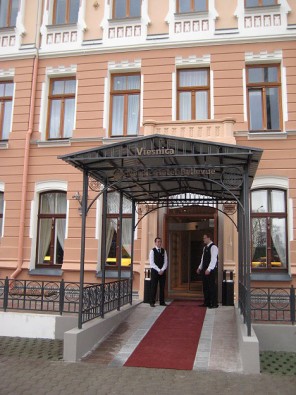 Nordic Hotel Bellevue ir unikālā četrzvaigžņu viesnīca ar 112 numuriem, konferenču telpām, restorānu Bel Ami, Lobby bāru, kamīnzāli un Babor SPA Nordic Hotel Bellevue ir unikālā četrzvaigžņu viesnīca ar 112 numuriem, konferenču telpām, restorānu Bel Ami, Lobby bāru, kamīnzāli un Babor SPA 21743