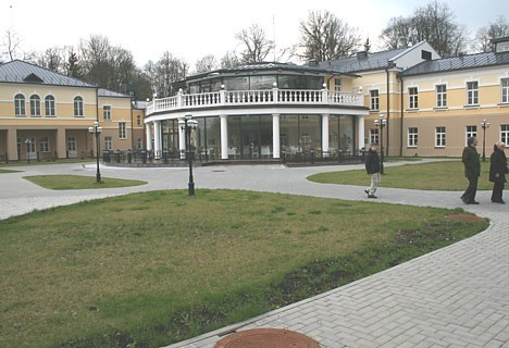 Viesnīcas Europa Royale Druskininkai viesu ērtībai ir uzbūvēts stikla koridors, kurš savieno viesnīcu ar vieno no modernākajiem veselības centriem- Dr 21774